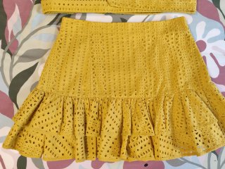Conjunto Zara Top y Falda Amarillo Troquelado