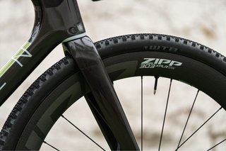 OPEN U.P.P.E.R. 2.0 – SRAM RED AXS XPLR 13v + ZIPP