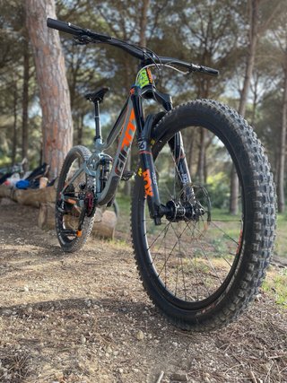 Bicicleta de montaña doble suspensión