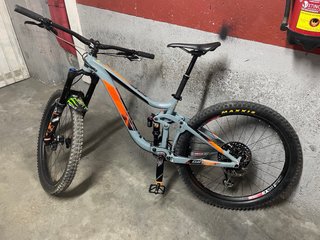 Bicicleta de montaña doble suspensión