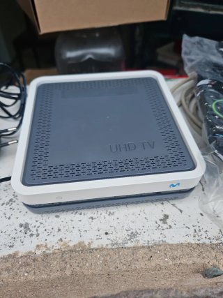 Decodificador UHD TV con 2 mandos