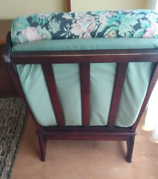 2 Butacas de madera estilo clásico