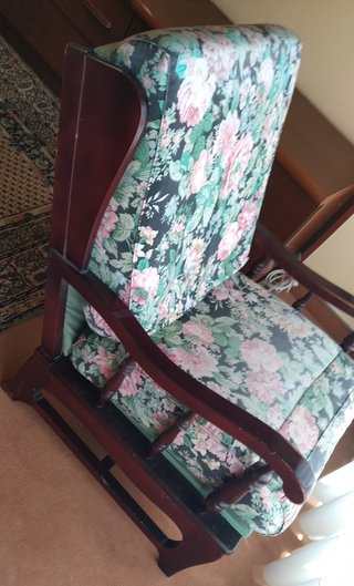 2 Butacas de madera estilo clásico