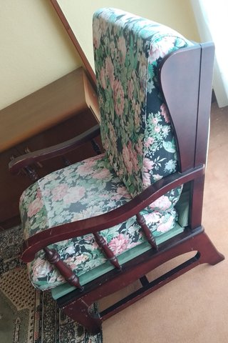 2 Butacas de madera estilo clásico