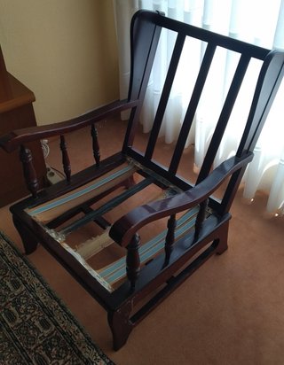 2 Butacas de madera estilo clásico