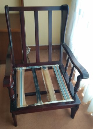 2 Butacas de madera estilo clásico
