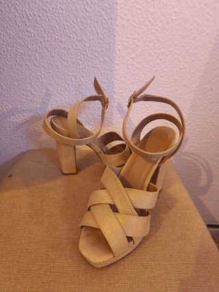 Sandalias tacón Anna Field ante beige T39