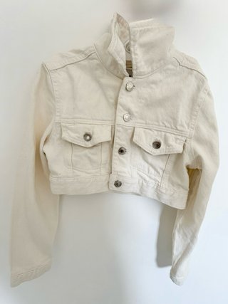 Chaqueta corta de estilo vaquero en color blanco