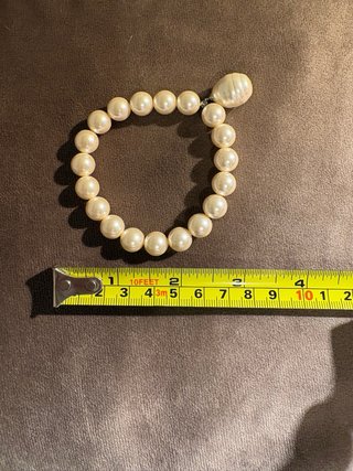 Pulsera de perlas con colgante