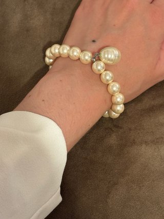 Pulsera de perlas con colgante