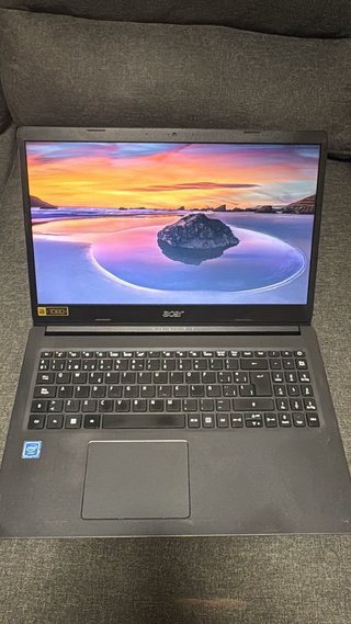 Portátil Acer Aspire 5 con cargador y ratón