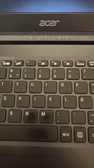 Portátil Acer Aspire 5 con cargador y ratón
