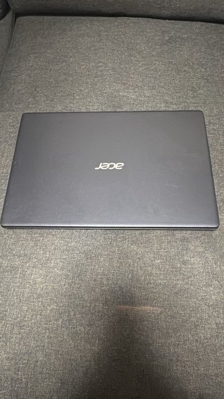 Portátil Acer Aspire 5 con cargador y ratón