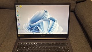 Portátil Acer Aspire 5 con cargador y ratón
