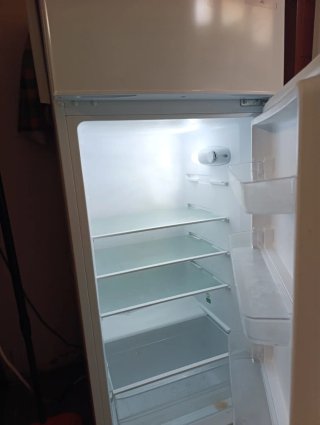 Vendo nevera pequeña, con muy poco uso