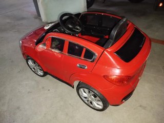 Coche eléctrico infantil rojo