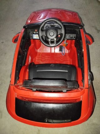 Coche eléctrico infantil rojo