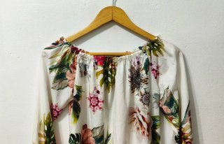 Blusa manga larga floreada crema mujer Talla M-L