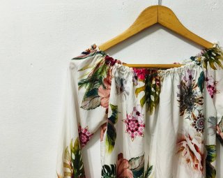 Blusa manga larga floreada crema mujer Talla M-L