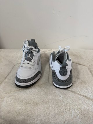 Zapatillas Jordan Blancas y Grises