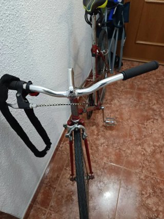 Bicicleta de carretera roja