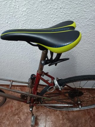 Bicicleta de carretera roja