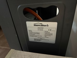 Estufa de gas Mercalor negra