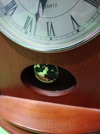 Reloj de sobremesa de madera