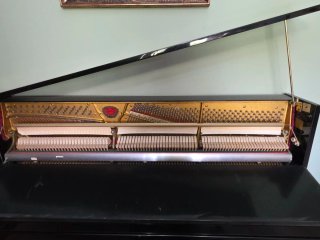 Piano vertical Schimmel negro