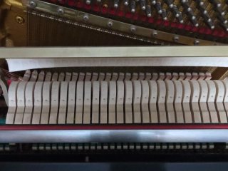 Piano vertical Schimmel negro