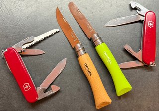 Lotto 4 coltellini Opinel e Victorinox