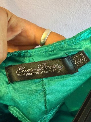 Vestido palabra de honor verde. 1 puesta