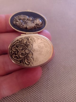 Portapillole ovale blu e oro