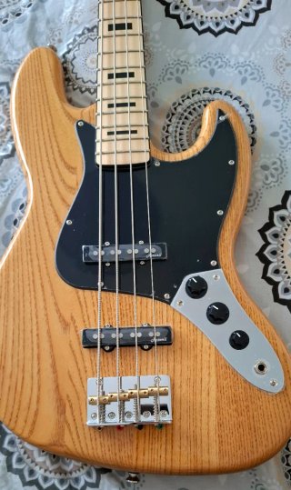 Bajo Harley Benton 4 Jazz Bass