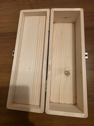 Scatola rettangolare in legno con coperchio