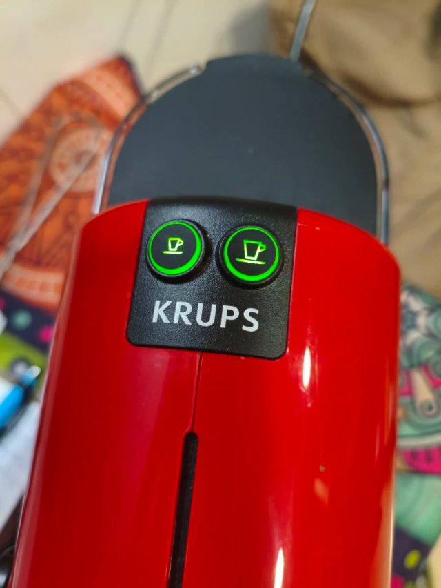 Cafetera Nespresso Inissia Roja
