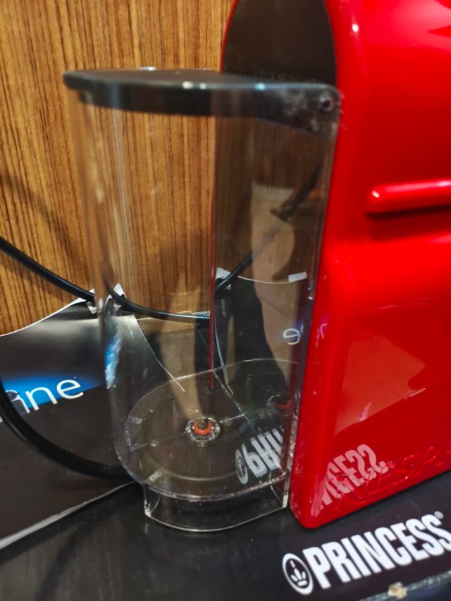 Cafetera Nespresso Inissia Roja