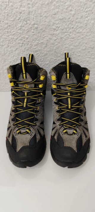 Botas Merrell grises y rojas