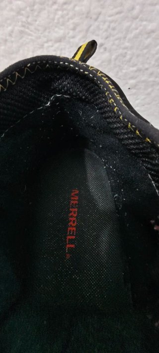 Botas Merrell grises y rojas