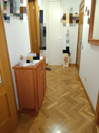 Mueble recibidor madera y mimbre
