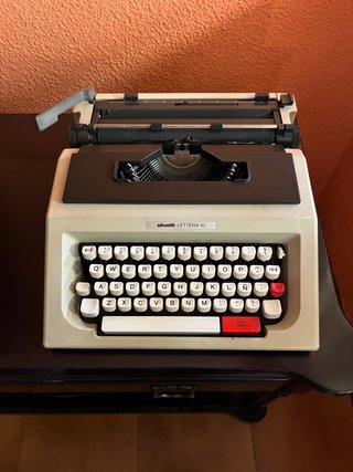 Máquina de escribir Olivetti Lettera 42