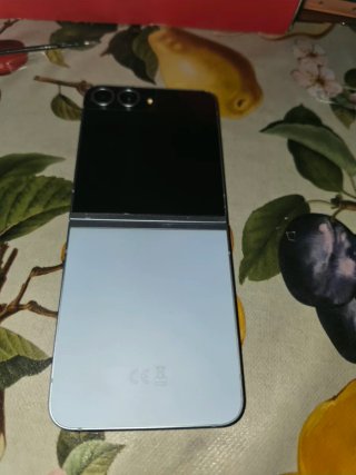 Samsung Galaxy Z Flip6 - Buono stato