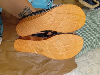 Conjunto falda cuero y sandalias talla 37