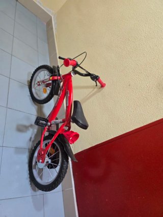 Bicicleta infantil roja Decathlon