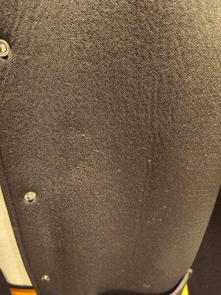 Abrigo Stradivarius Negro con Capucha