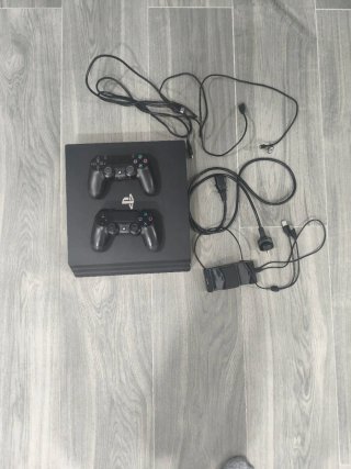 PS4 Pro 1TB + 2 Mandos + Estación Carga