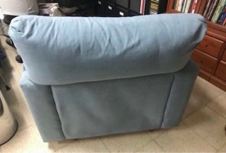 Sillón azul muy amplio y cómodo