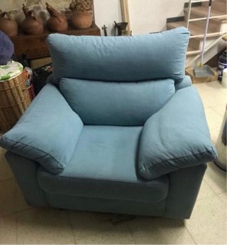 Sillón azul muy amplio y cómodo