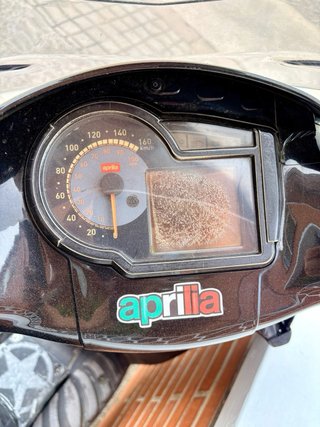 Aprilia Sportcity 200cc Maxi-Scooter Negra