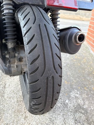 Aprilia Sportcity 200cc Maxi-Scooter Negra